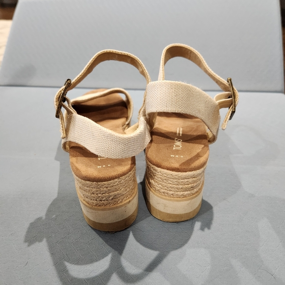 Women's Cream Platform Sandals - Picture 4 of 7